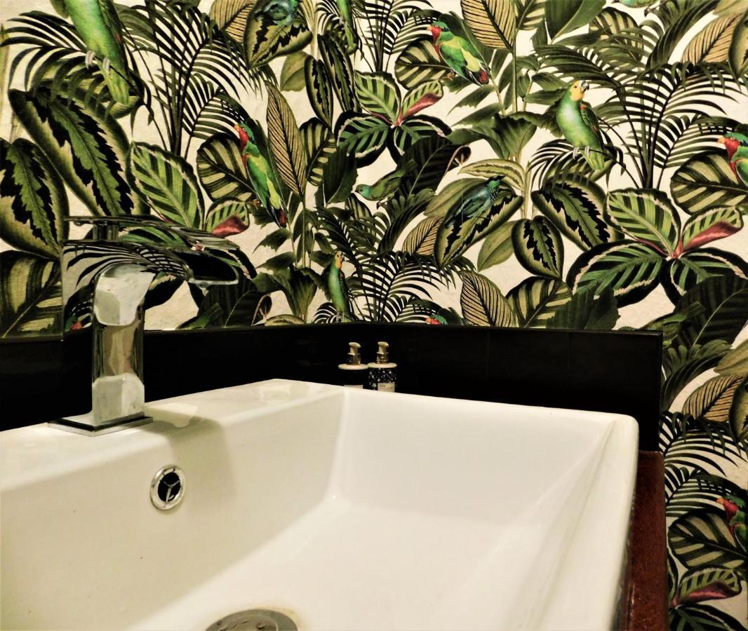 The Bear Bread Bakery B&B, Ensuite Rooms Above The Bakery, Colyton Bagian luar foto