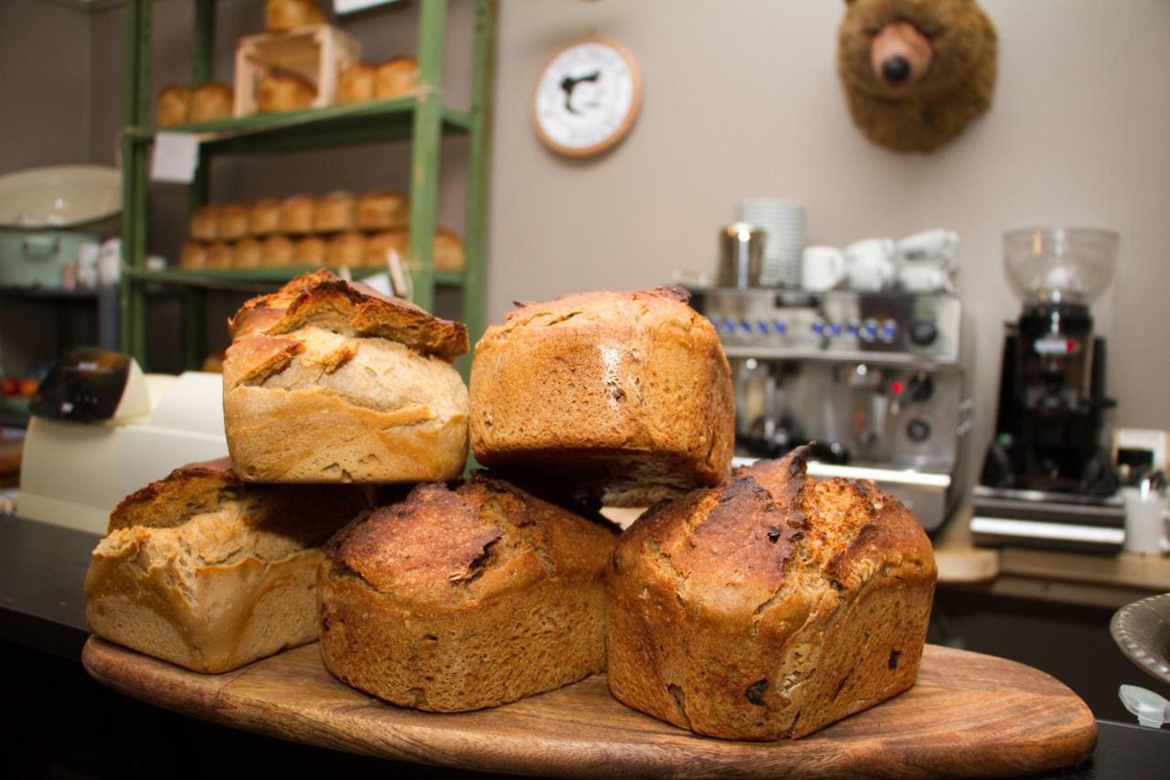 The Bear Bread Bakery B&B, Ensuite Rooms Above The Bakery, Colyton Bagian luar foto