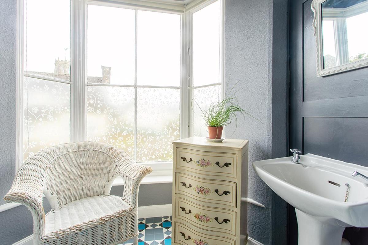 The Bear Bread Bakery B&B, Ensuite Rooms Above The Bakery, Colyton Bagian luar foto
