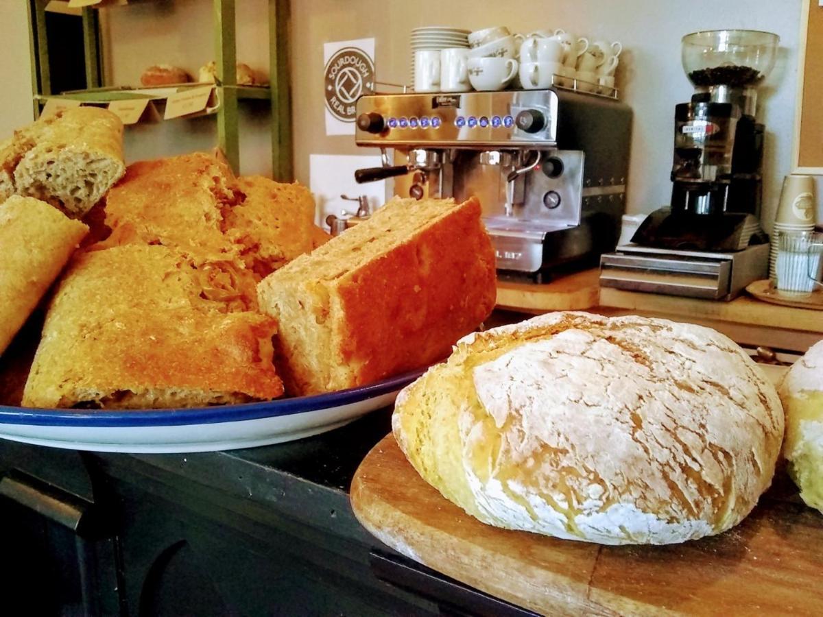 The Bear Bread Bakery B&B, Ensuite Rooms Above The Bakery, Colyton Bagian luar foto