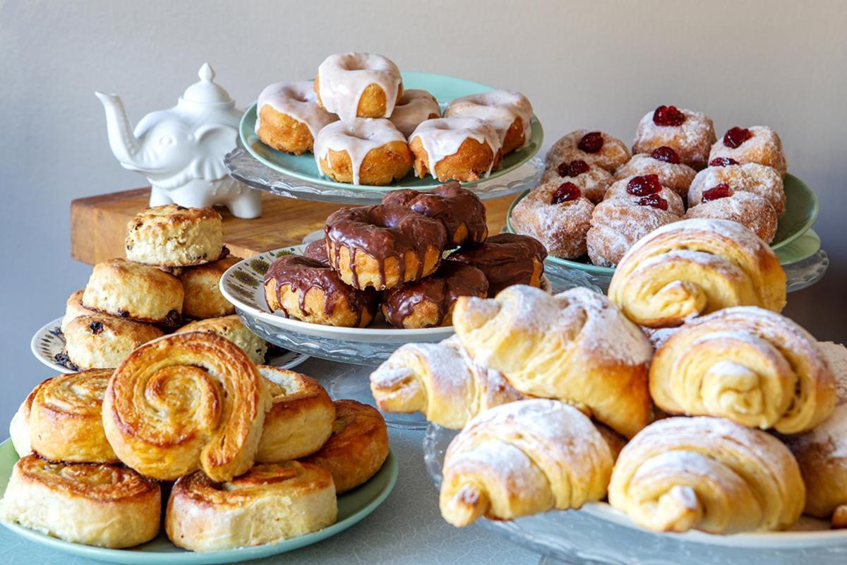 The Bear Bread Bakery B&B, Ensuite Rooms Above The Bakery, Colyton Bagian luar foto